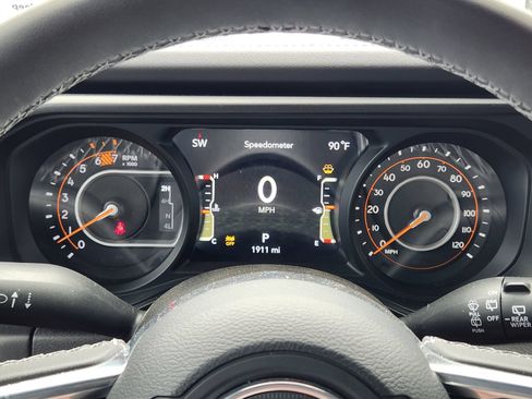 Used 2025 Jeep Wrangler Unlimited Sahara AWD/4WD image 18
