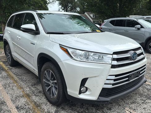 Used 2018 Toyota Highlander XLE w/ Protection Package #3 AWD/4WD image 3