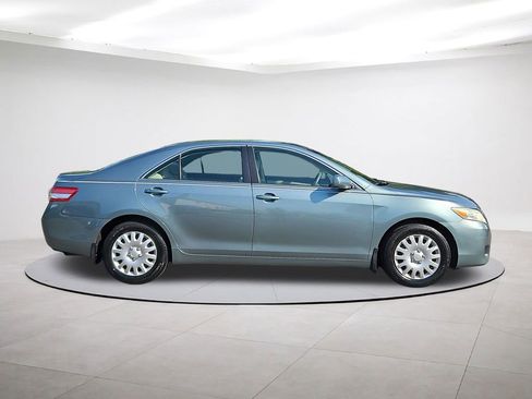 Used 2010 Toyota Camry LE FWD image 8