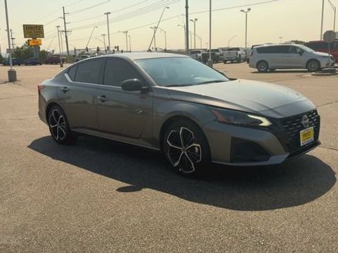 Used 2026 Nissan Altima 2.5 SR FWD image 2