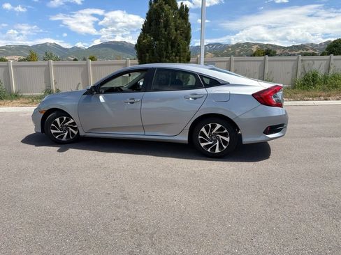 Used 2018 Honda Civic EX image 10
