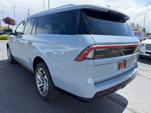 New 2026 Lincoln Navigator L Reserve AWD/4WD image 5