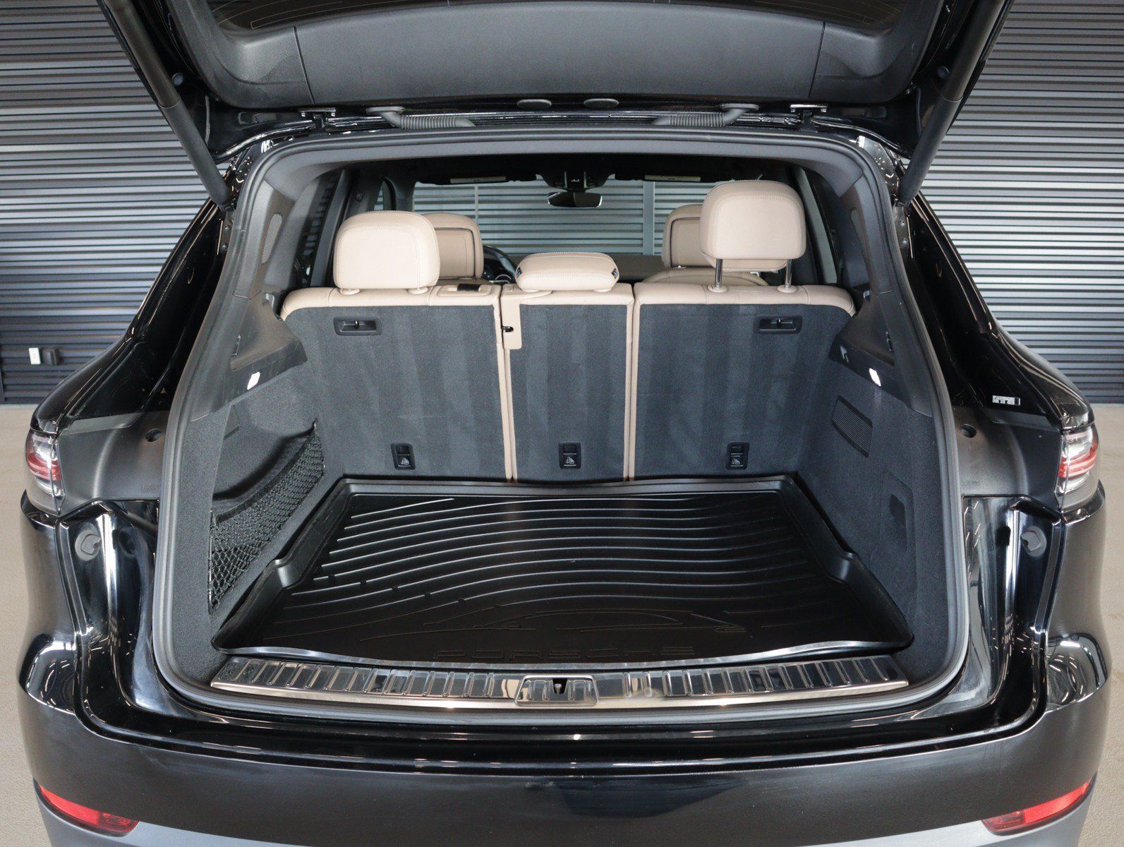 Certified 2022 Porsche Cayenne AWD/4WD image 7