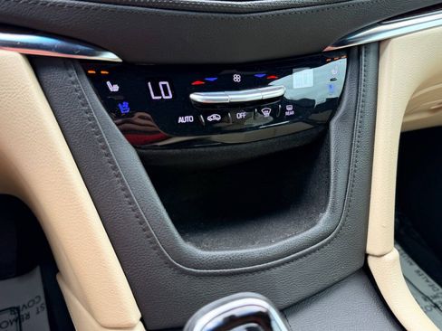 Used 2017 Cadillac XT5 Premium Luxury FWD image 40