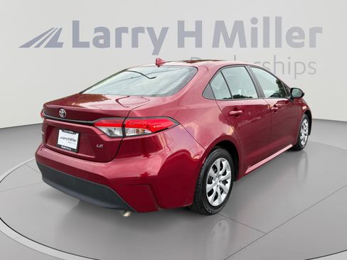 Certified 2025 Toyota Corolla LE FWD image 5