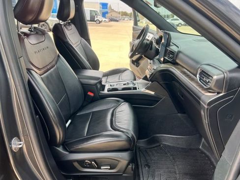 Used 2020 Ford Explorer Platinum w/ Premium Technology Package image 17