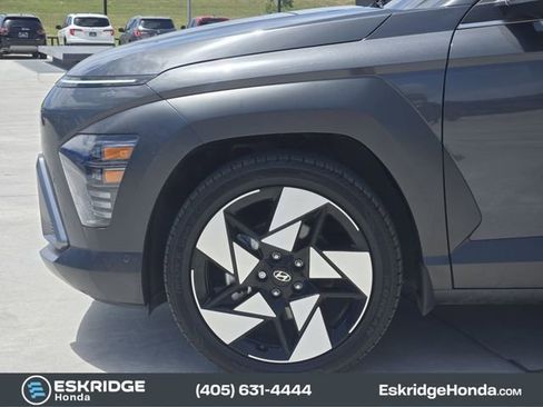 Used 2025 Hyundai Kona Limited FWD image 8