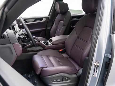 Certified 2024 Porsche Cayenne image 5