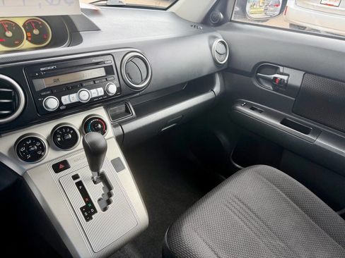 Used 2009 Scion xB FWD image 64