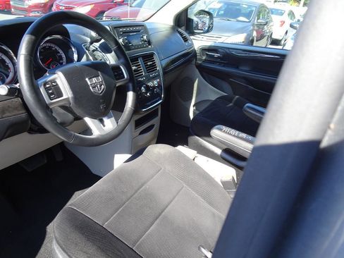 Used 2013 Dodge Grand Caravan SE image 23