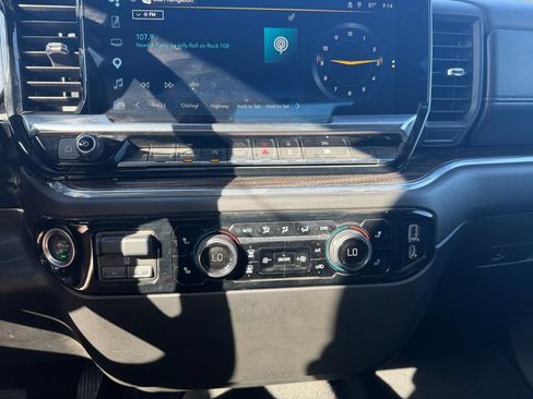 Used 2025 Chevrolet Silverado 1500 LT RWD image 17