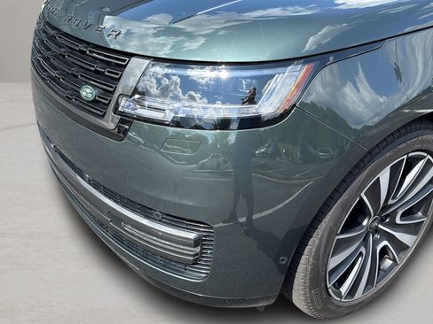 Used 2025 Land Rover Range Rover SE AWD/4WD image 9