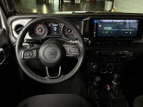 Used 2025 Jeep Wrangler Unlimited Sport AWD/4WD image 13