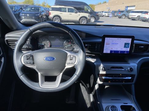 Used 2022 Ford Explorer XLT image 12