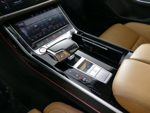 Used 2020 Audi S8 L w/ S8 Executive Package AWD/4WD image 12