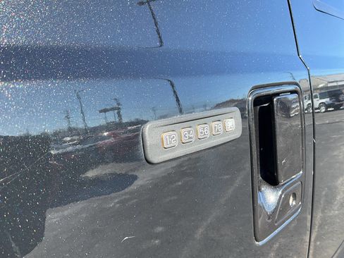 Used 2013 Ford F250 Lariat w/ Chrome Pkg image 46