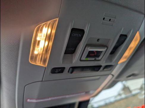 Used 2023 Toyota Highlander Bronze Edition image 20