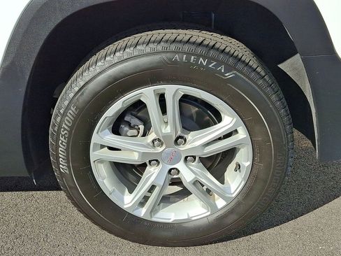 Certified 2023 GMC Terrain SLE w/ Driver Convenience Package image 32