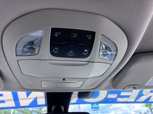 Used 2018 Chrysler Pacifica Touring Plus w/ Tire & Wheel Group FWD image 31