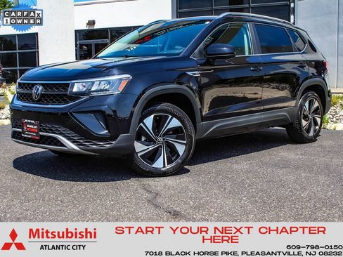 Used 2024 Volkswagen Taos SE AWD/4WD image 1