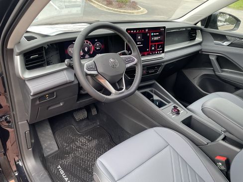 New 2026 Volkswagen Tiguan SE image 16