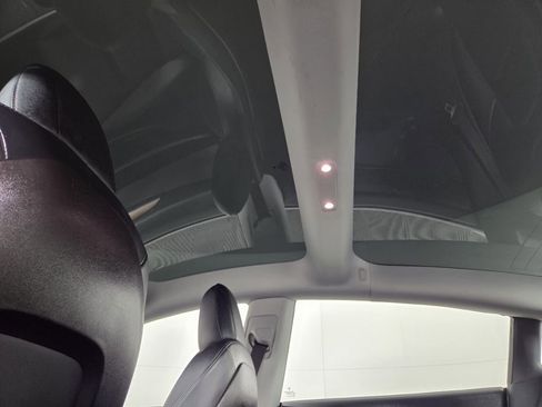 Used 2021 Tesla Model 3 Standard Range Plus image 19