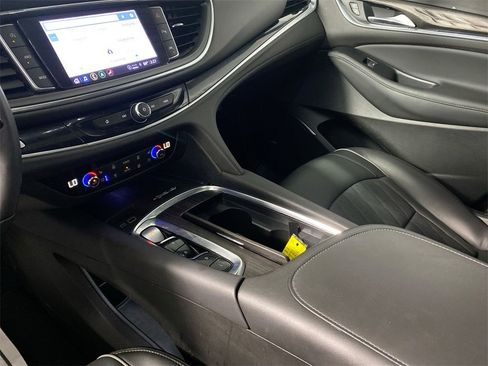 Used 2022 Buick Enclave Avenir w/ Avenir Technology Package image 21
