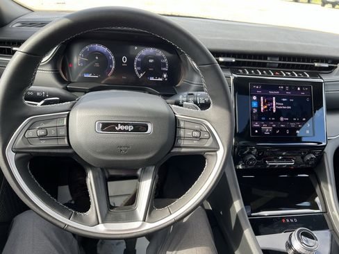 New 2025 Jeep Grand Cherokee Altitude image 29