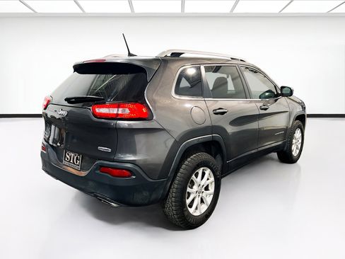 Used 2017 Jeep Cherokee Latitude w/ Comfort/Convenience Group AWD/4WD image 4