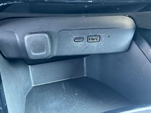 Used 2025 Chevrolet Trax LT FWD image 27