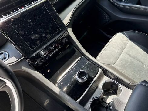 Used 2024 Jeep Grand Cherokee Altitude AWD/4WD image 19