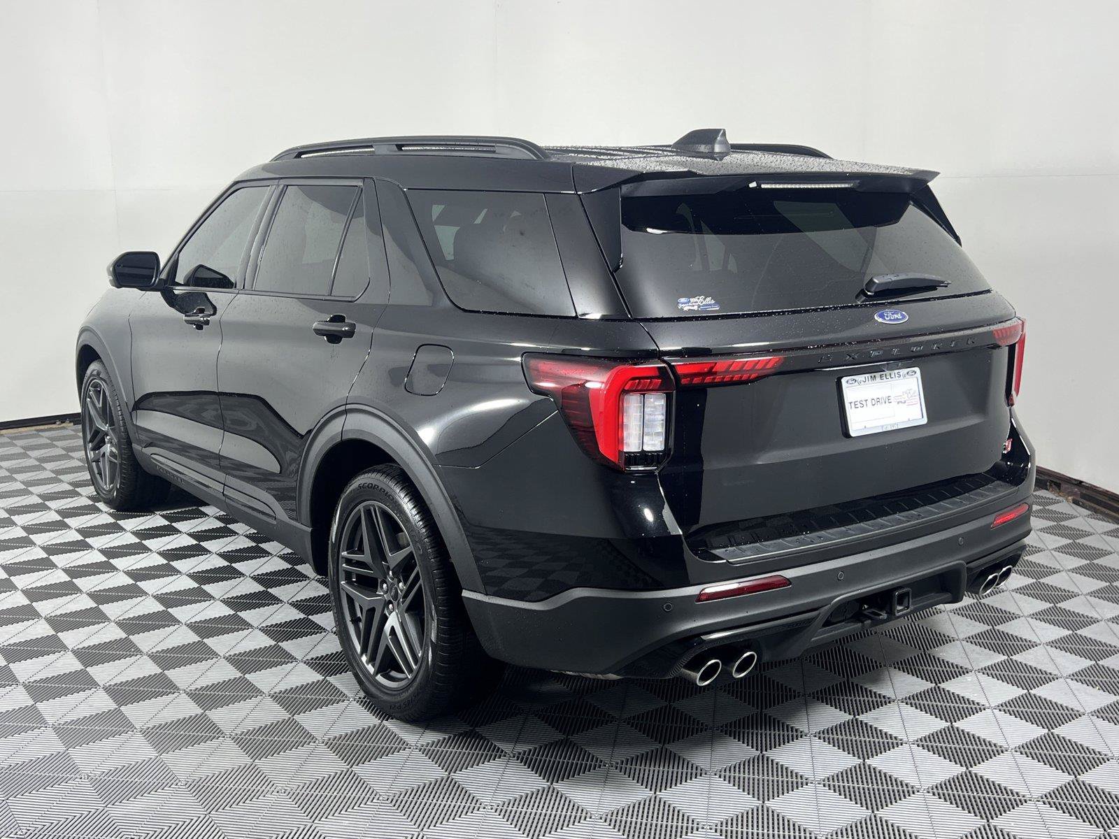 Used 2025 Ford Explorer ST AWD/4WD image 4