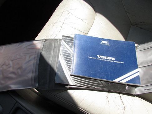Used 2001 Volvo V70 image 38