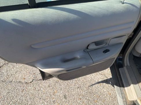 Used 1999 Ford Crown Victoria LX image 18