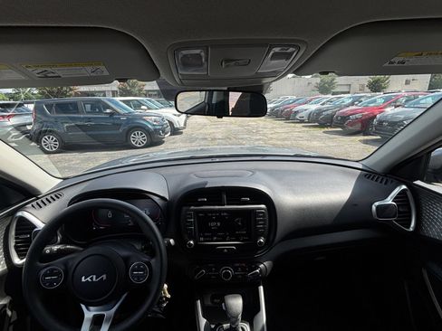 Used 2025 Kia Soul LX w/ LX Technology Package FWD image 31