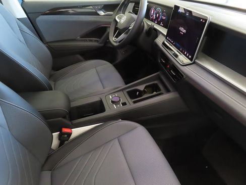 Certified 2026 Volkswagen Tiguan SE FWD image 26