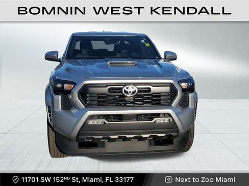 Used 2024 Toyota Tacoma Limited image 2