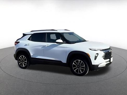 Used 2025 Chevrolet TrailBlazer LT w/ Driver Confidence Package image 8