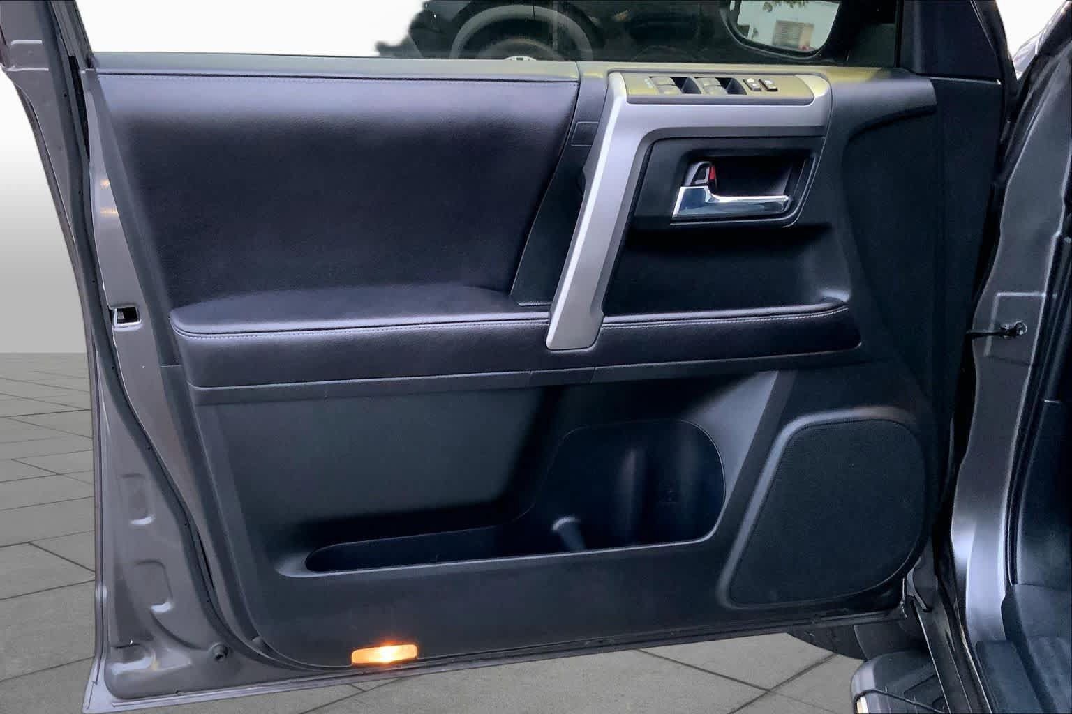 Used 2018 Toyota 4Runner SR5 Premium RWD image 19