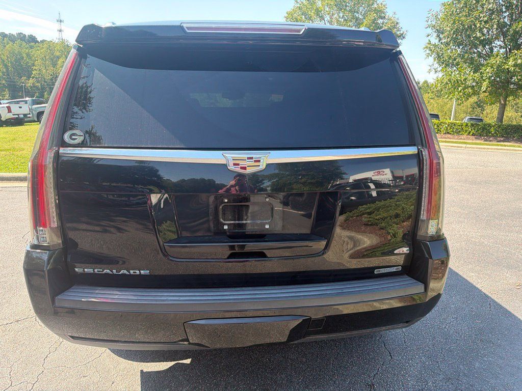 Used 2016 Cadillac Escalade Luxury RWD image 6
