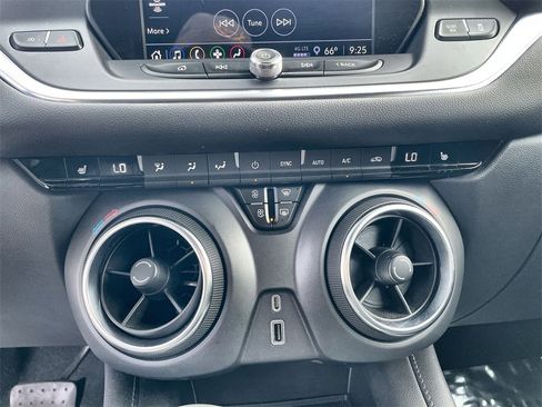 Used 2022 Chevrolet Blazer LT image 16