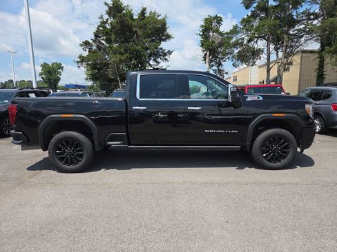 Used 2022 GMC Sierra 2500 Denali w/ Denali Black Diamond Edition AWD/4WD image 3