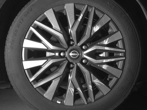 Used 2025 Nissan Altima 2.5 SV image 13