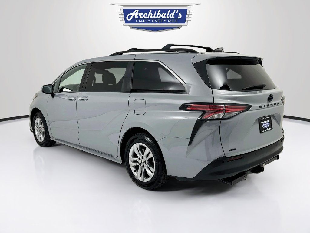 Used 2022 Toyota Sienna XLE Woodland Edition AWD/4WD image 5