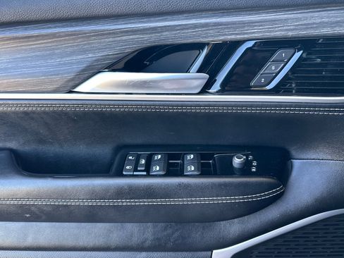 Certified 2023 Jeep Wagoneer L Series II AWD/4WD image 11