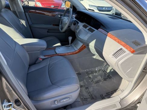 Used 2005 Toyota Avalon XLS image 9