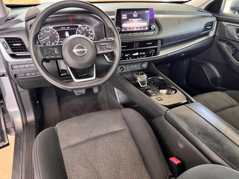 Used 2024 Nissan Rogue SV FWD image 2