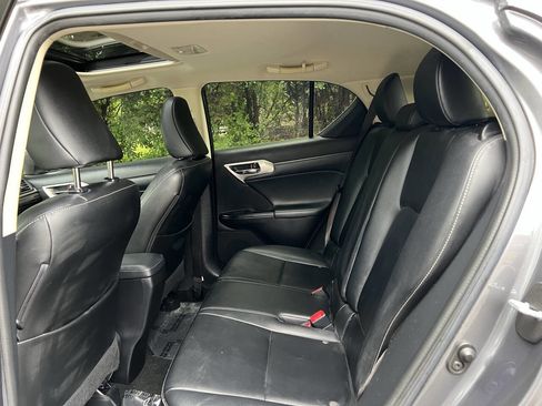 Used 2015 Lexus CT 200h Base 4dr Hatchback image 17