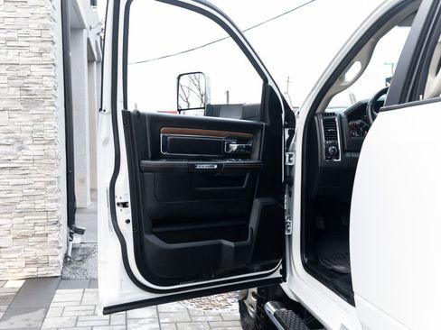 Used 2017 RAM 3500 Laramie image 21