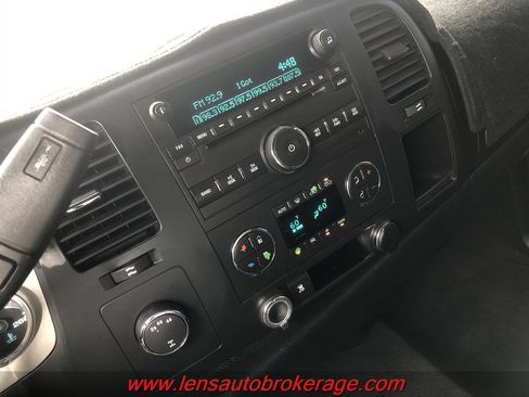 Used 2010 Chevrolet Silverado 2500 LT w/ Interior Plus Package AWD/4WD image 15